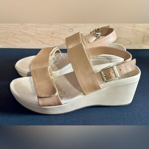 Vionic Lovell Sandals